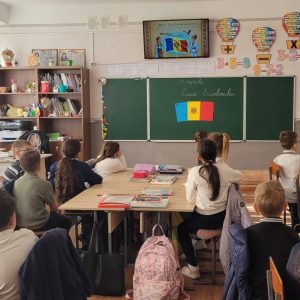 Sunt zile în care lecțiile nu se scriu doar pe tablă, ci se simt în inimă. Astăzi a fost una dintre ele 🇲🇩